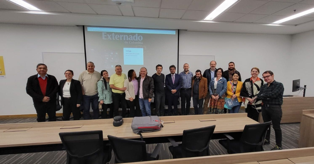 Foto encuentro por Nuevo informe regulación de medios comunitarios en América Latina